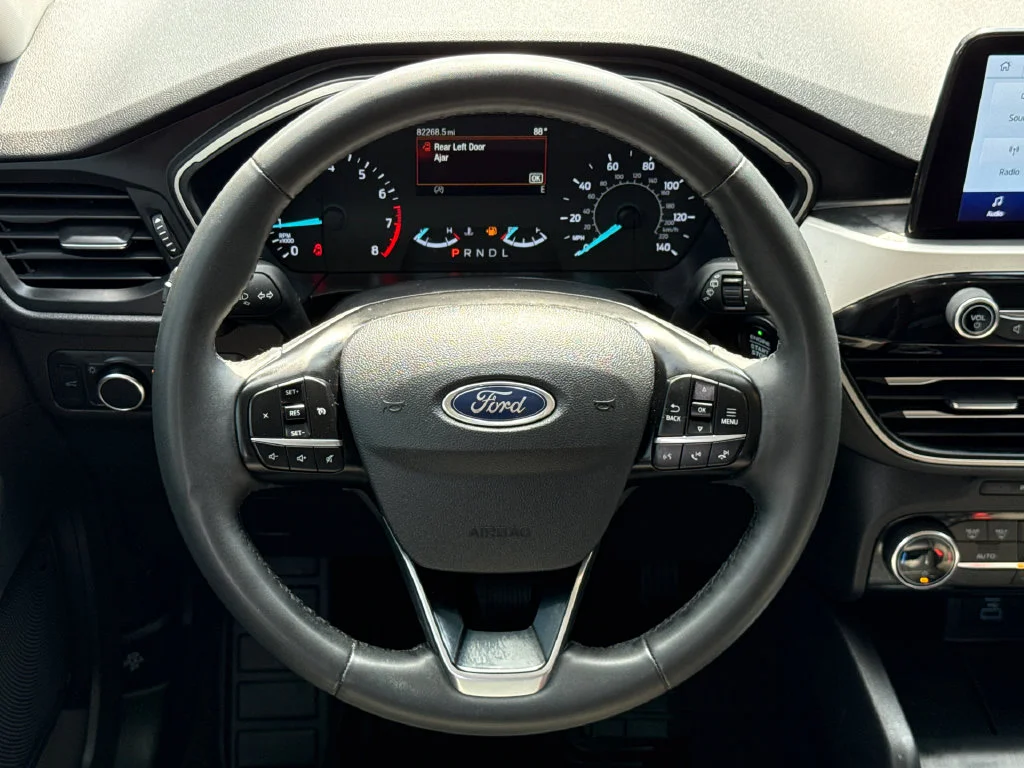 Used 2022 Red Ford SE image 14