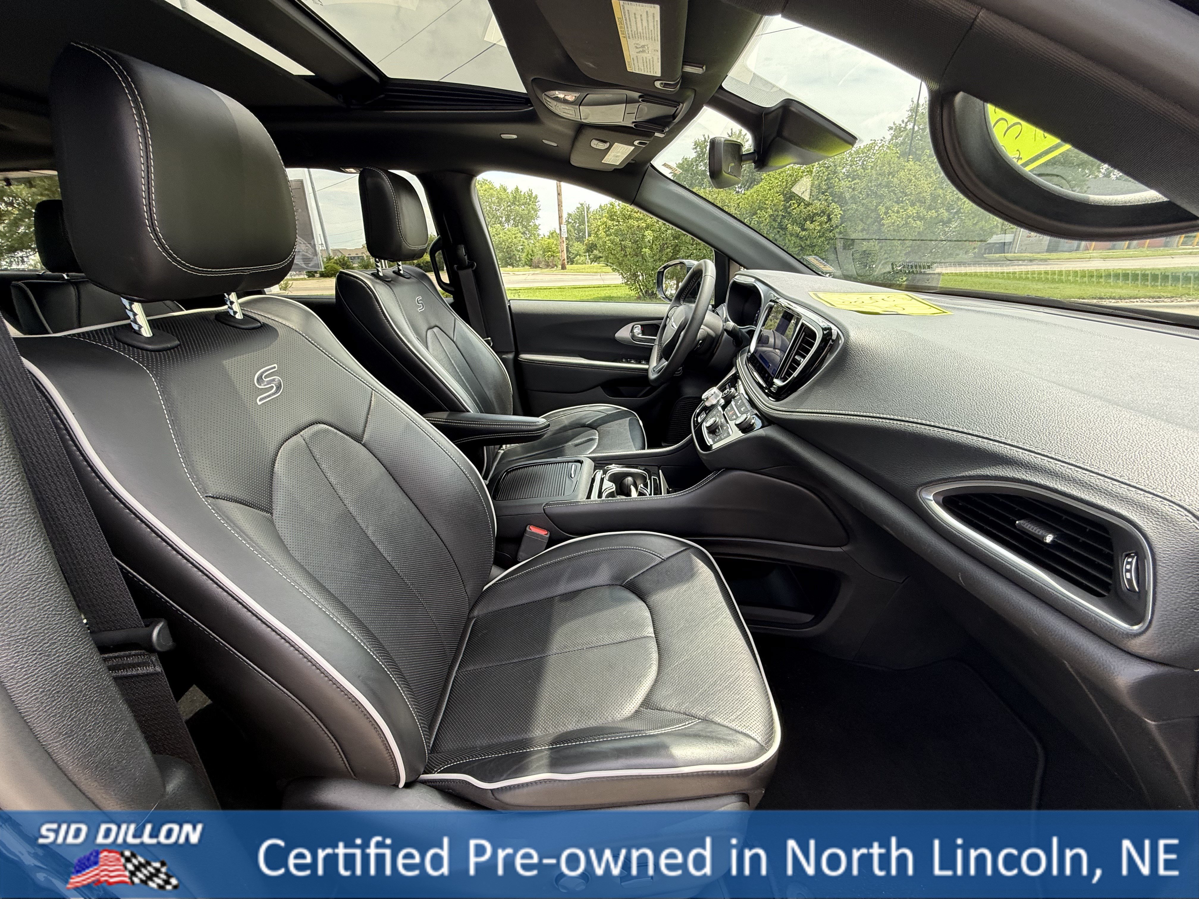 Certified Used 2025 Diamond Black Crystal Pearlcoat Chrysler Limited image 23