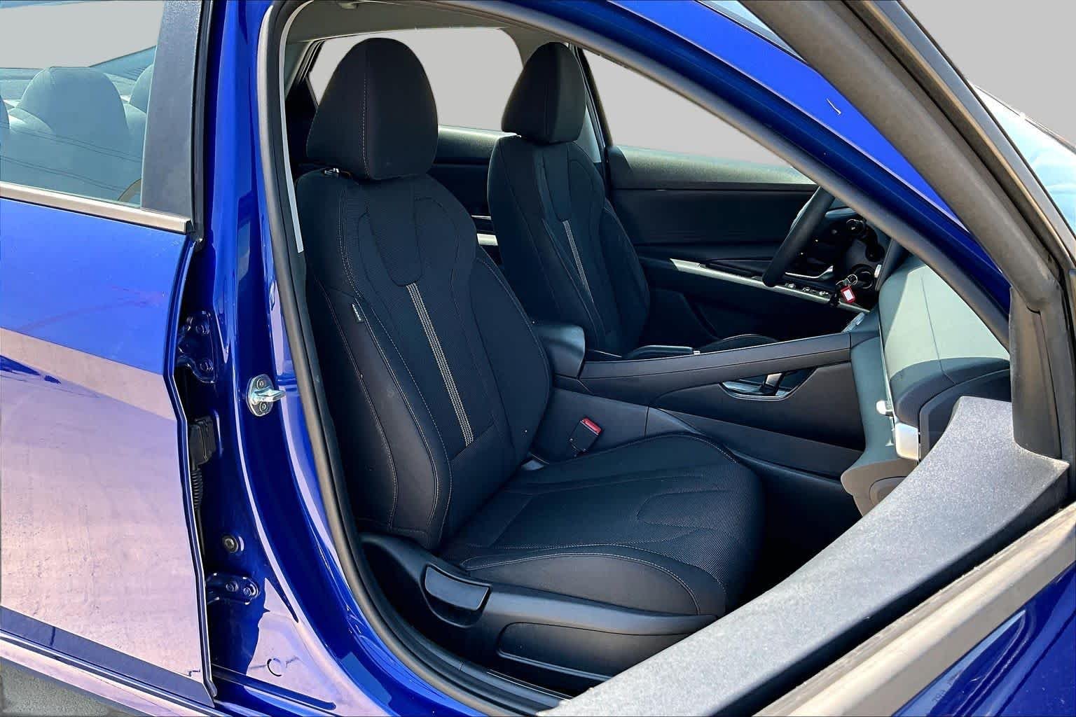 Used 2021 Intense Blue Hyundai SE image 9