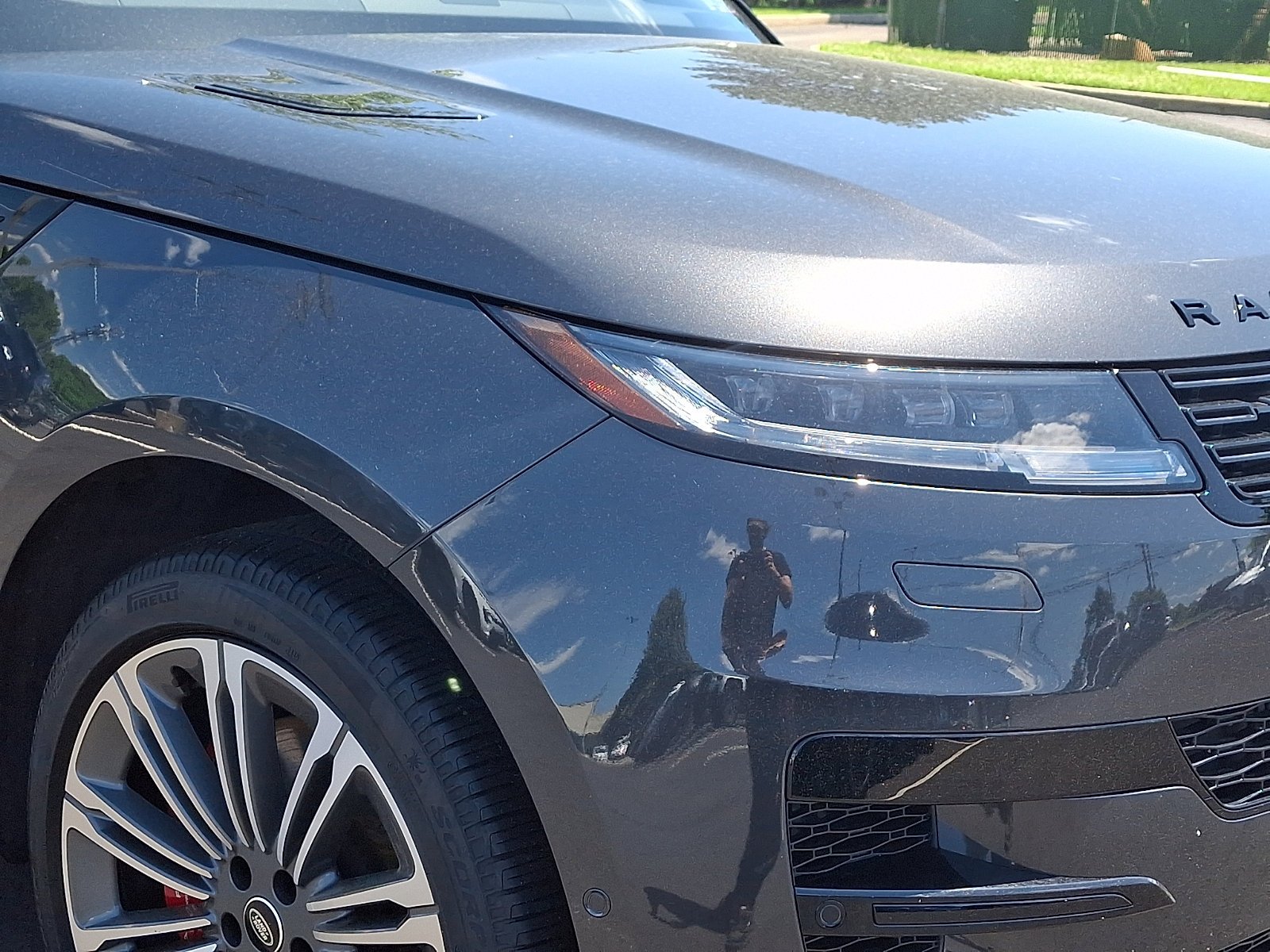 Certified Used 2025 Carpathian Grey Premium Metallic   1Au Land Rover Dynamic SE image 13