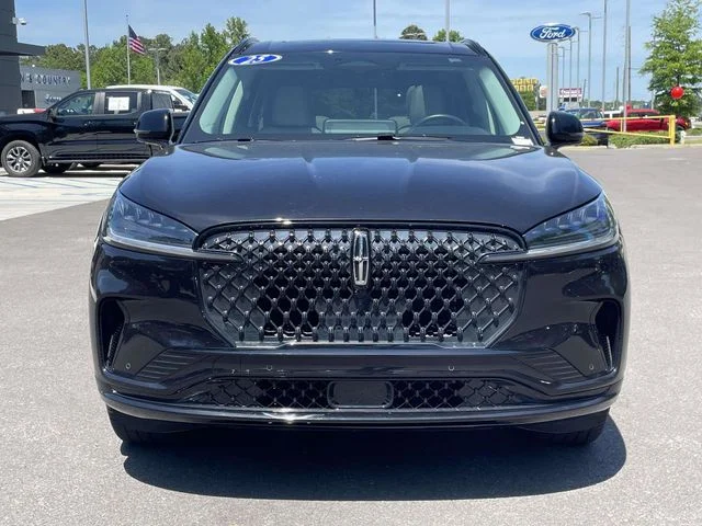 Used 2025 Infinite Black Metallic Lincoln Premiere image 29