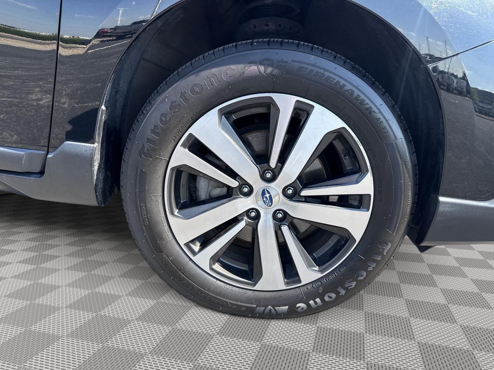 Used 2018 Crystal Black Silica Subaru Limited image 13