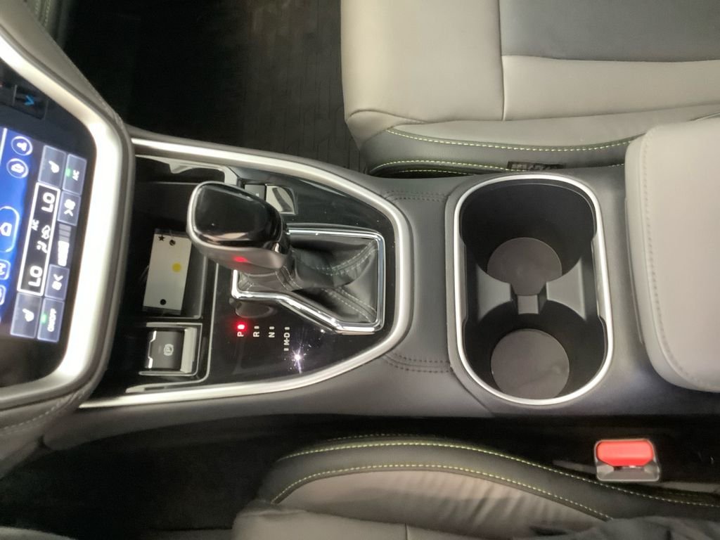 Used 2025 White Subaru Onyx Edition XT image 23