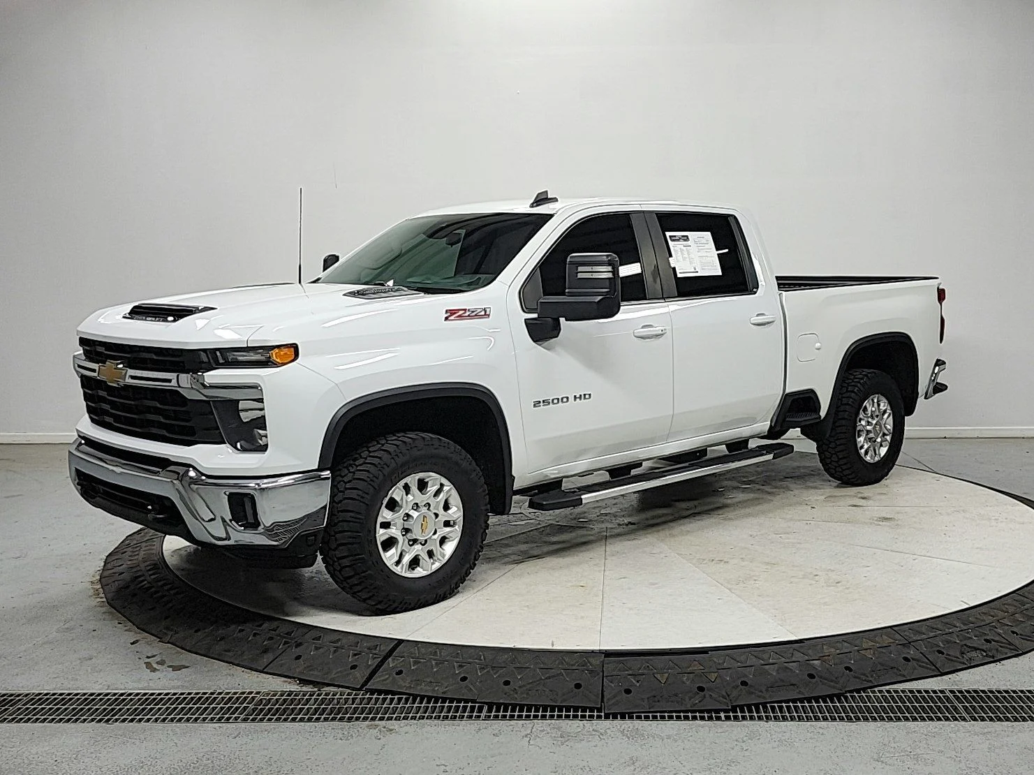 Used 2024 White Chevrolet LT image 3