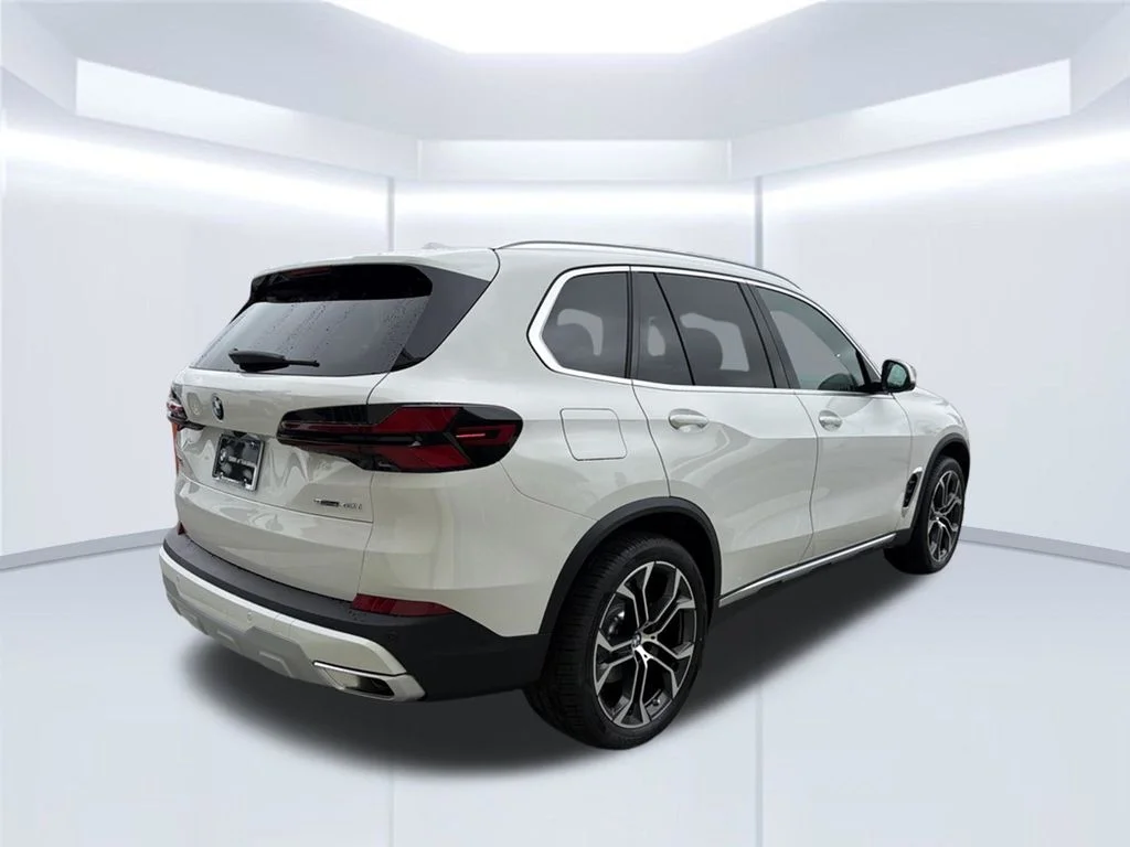 New 2026 Alpine White BMW sDrive40i image 6