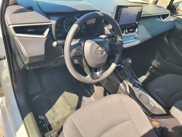 Used 2022 White Toyota LE image 12