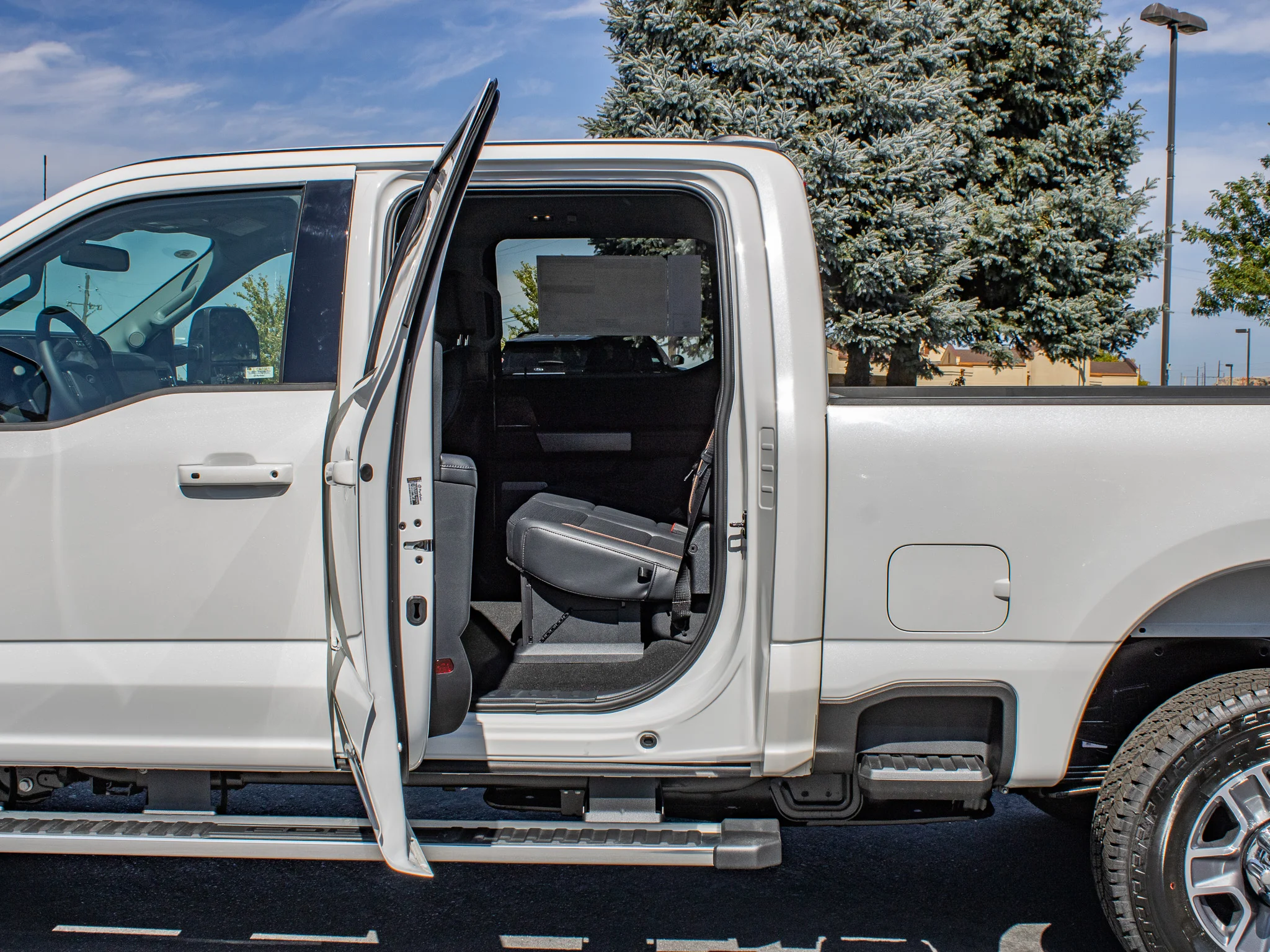 New 2026 Star White Metallic Tri-Coat Ford F-250® Lariat® image 16