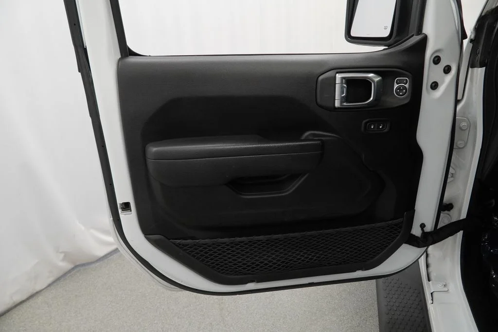 Used 2022 White Jeep Willys image 38