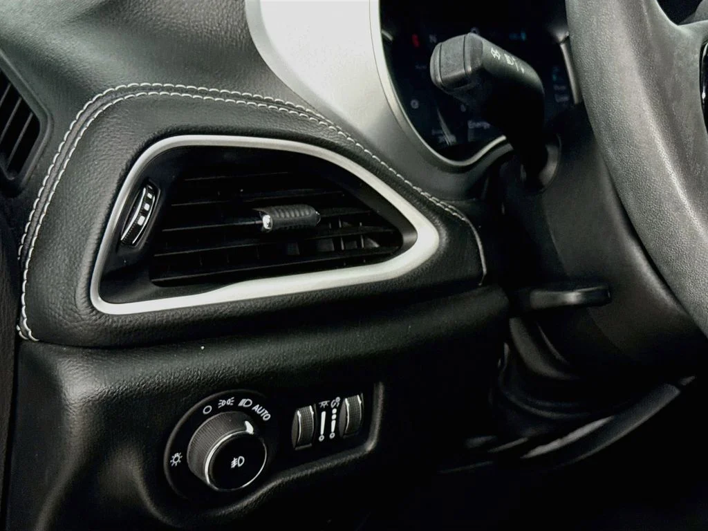 Used 2023 White Chrysler Touring L image 10