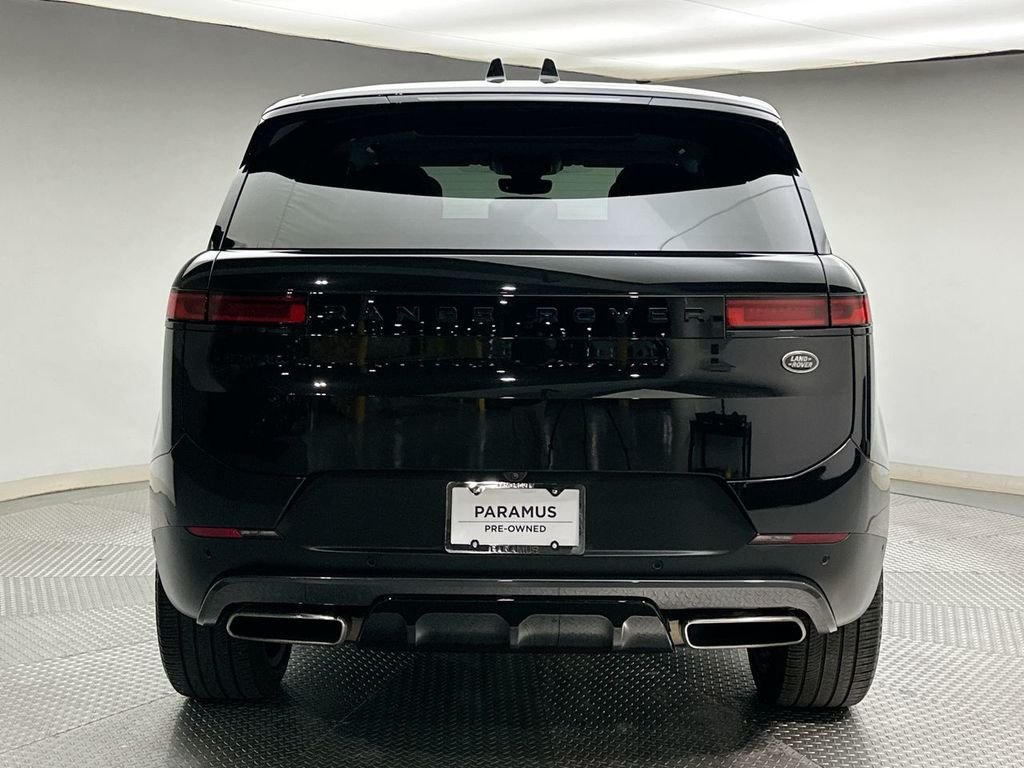 Used 2023 Santorini Black Metallic Land Rover SE image 12