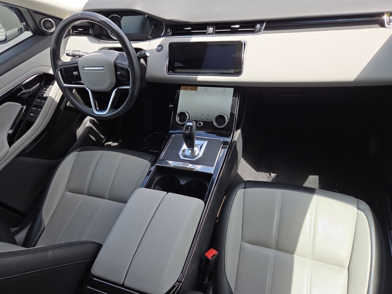 Used 2023 Fuji White Land Rover Dynamic image 29
