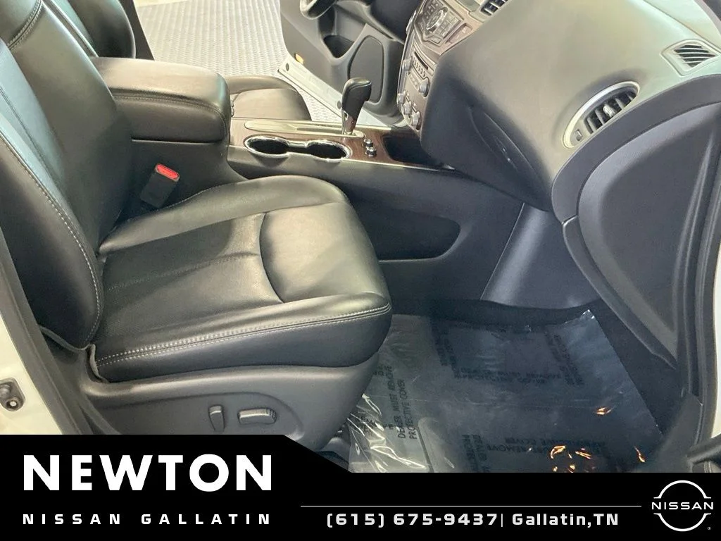 Used 2019 Pearl White Nissan Platinum image 18