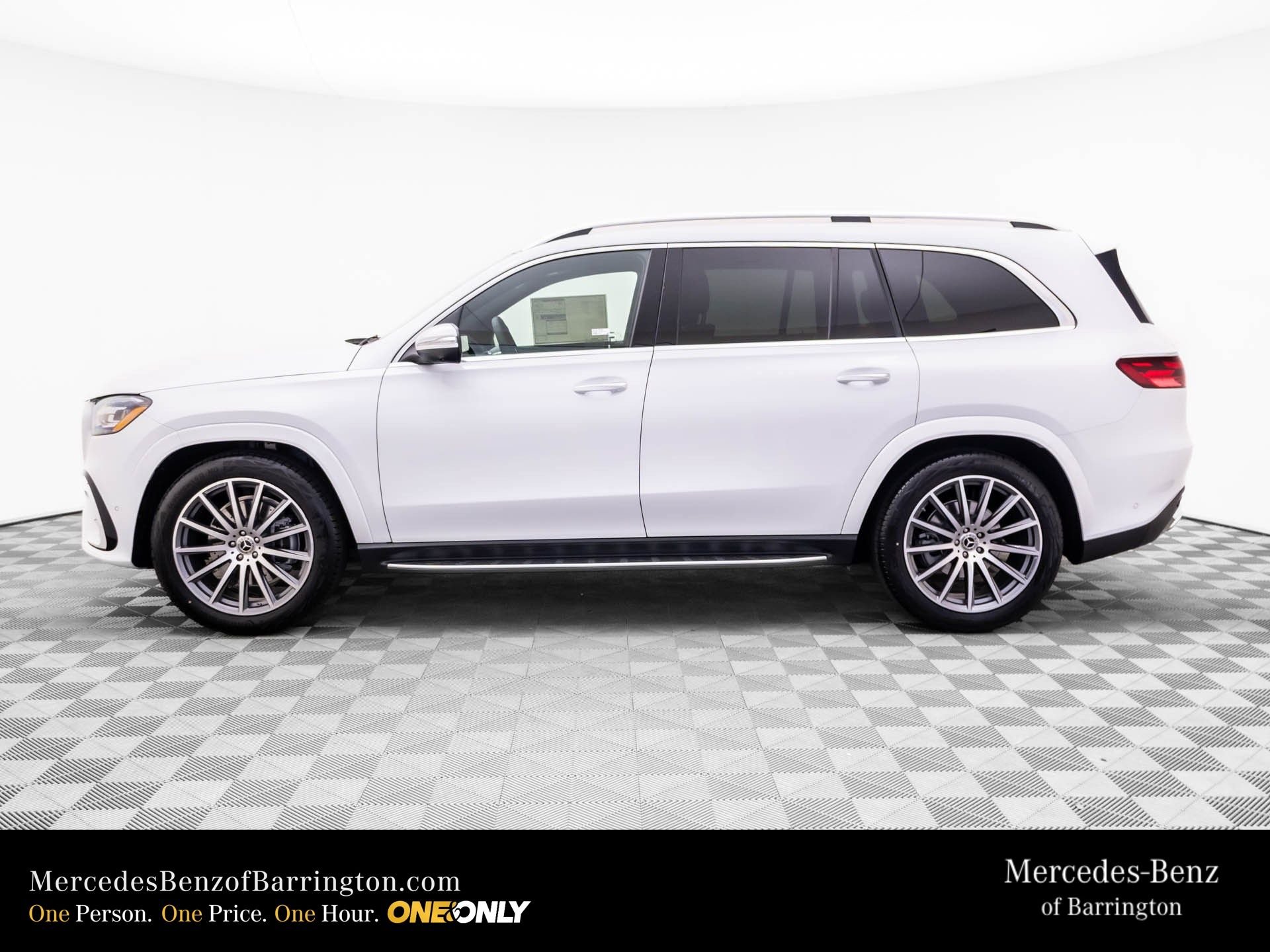 New 2026 MANUFAKTUR Moonlight White Metallic Mercedes-Benz GLS 580 image 2