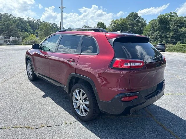 Used 2018 Velvet Red Pearlcoat Jeep Latitude image 5