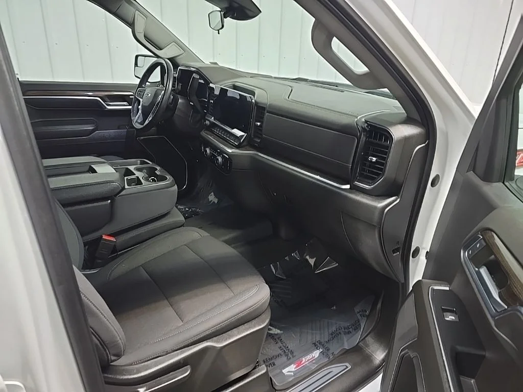 Used 2022 White Chevrolet RST image 15