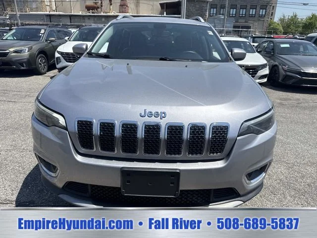 Used 2019 Silver Jeep Limited image 11