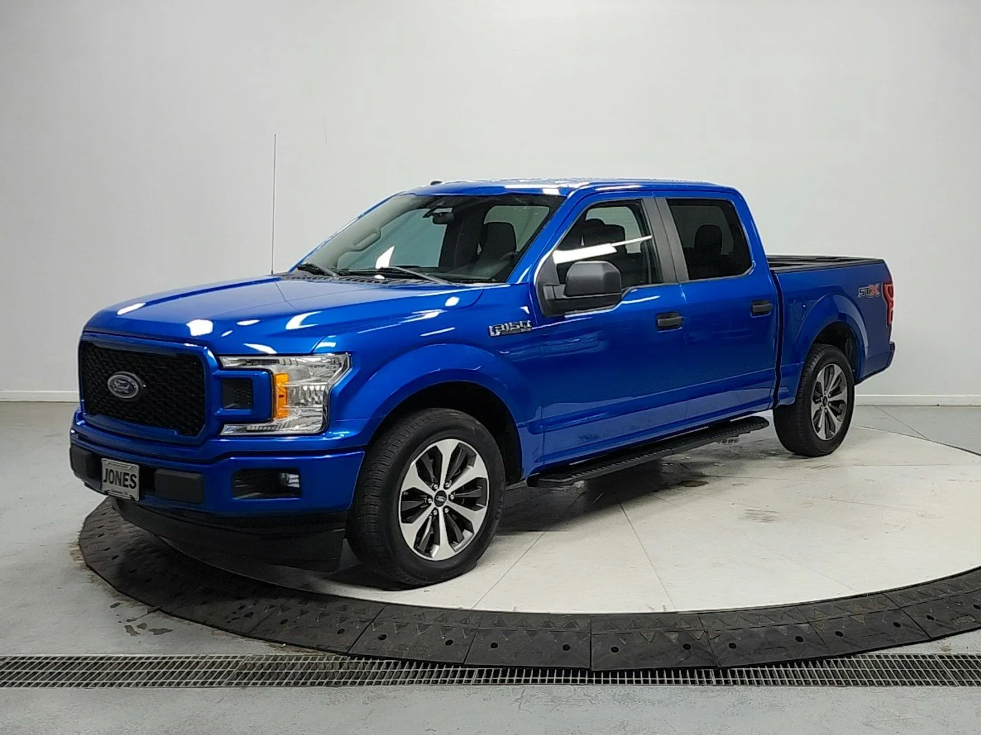 Used 2019 Blue Ford XL image 3