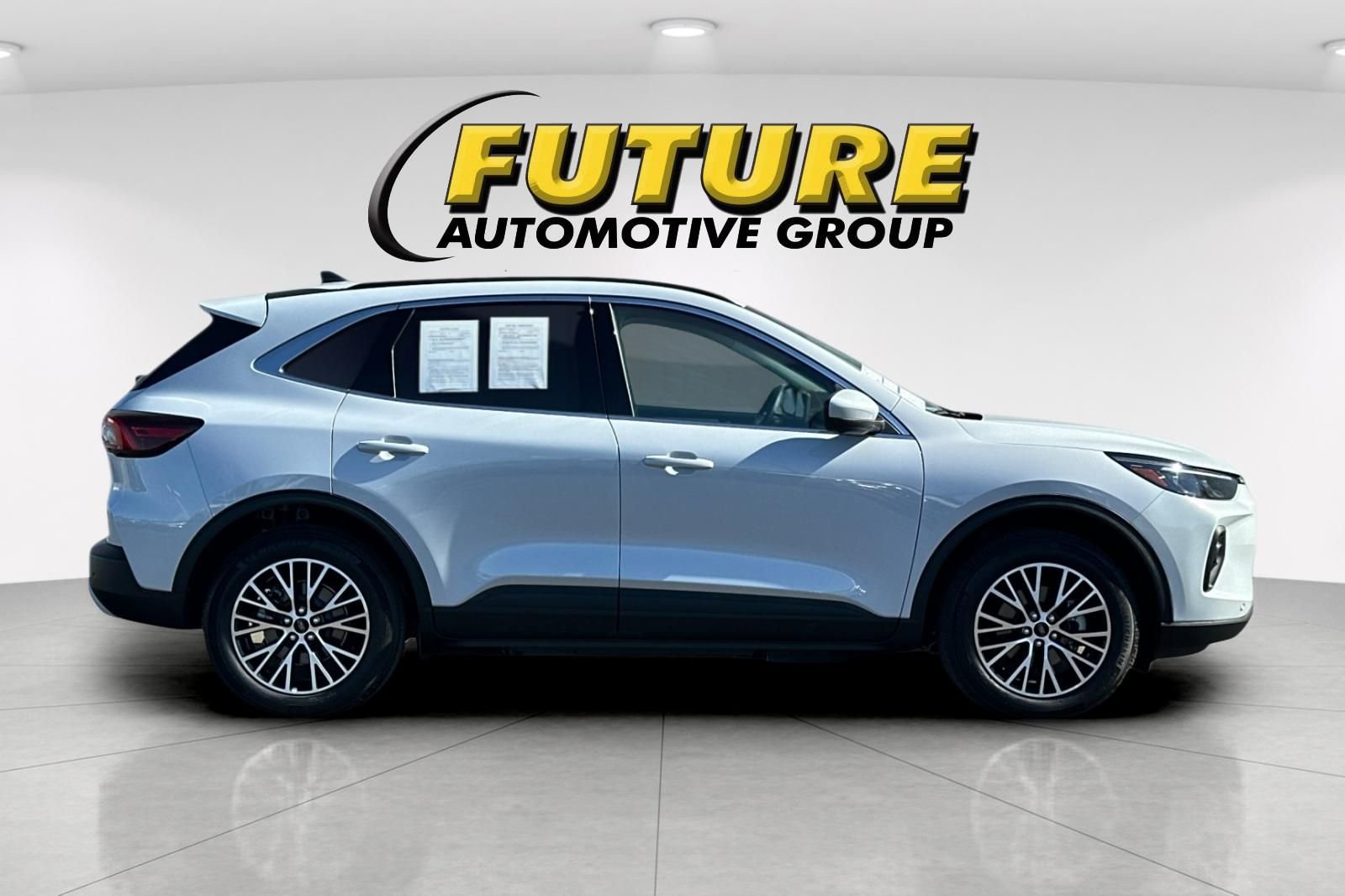 Used 2025 Silver Ford Base image 2