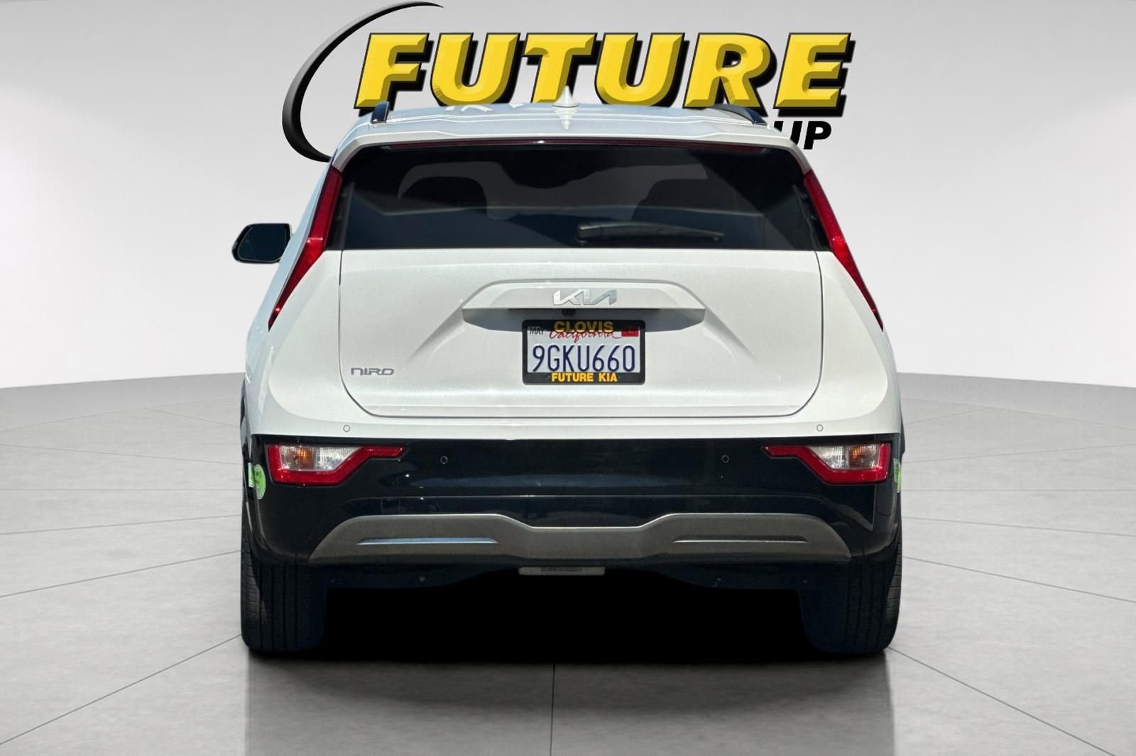 Used 2023 White Kia Wind image 5