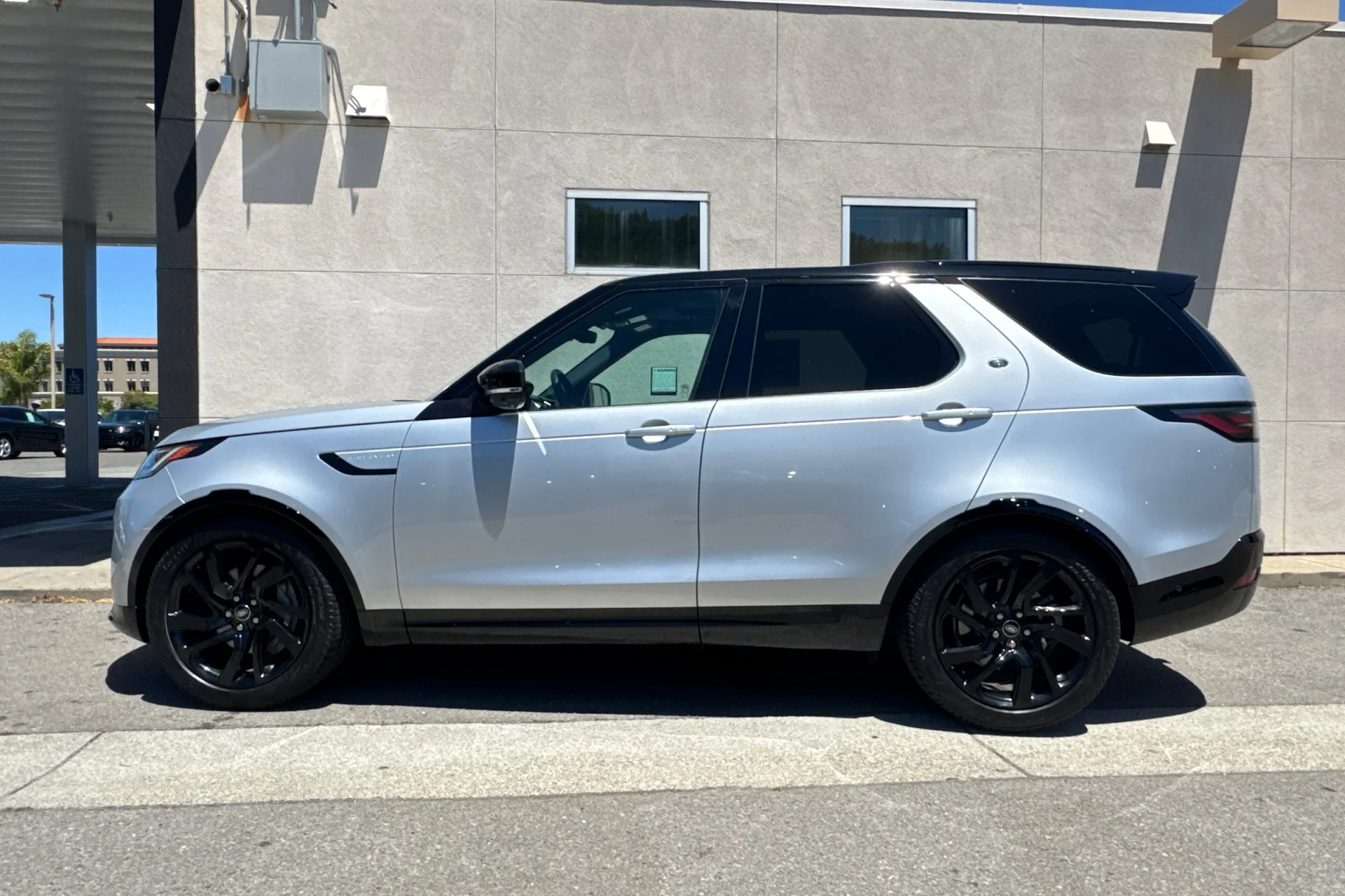 Certified Used 2023 Hakuba Silver Metallic Land Rover S R-Dynamic image 5