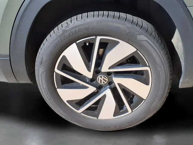Used 2026  Volkswagen 2.0T SE w/Technology image 31