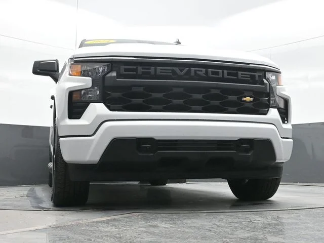 Used 2024 White Chevrolet Custom image 22