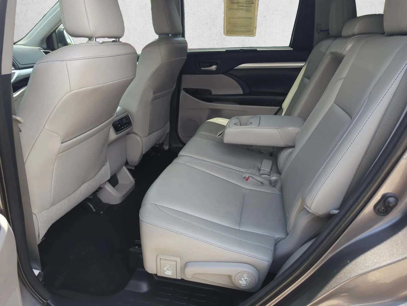 Used 2015 Predawn Gray Mica Toyota XLE image 11