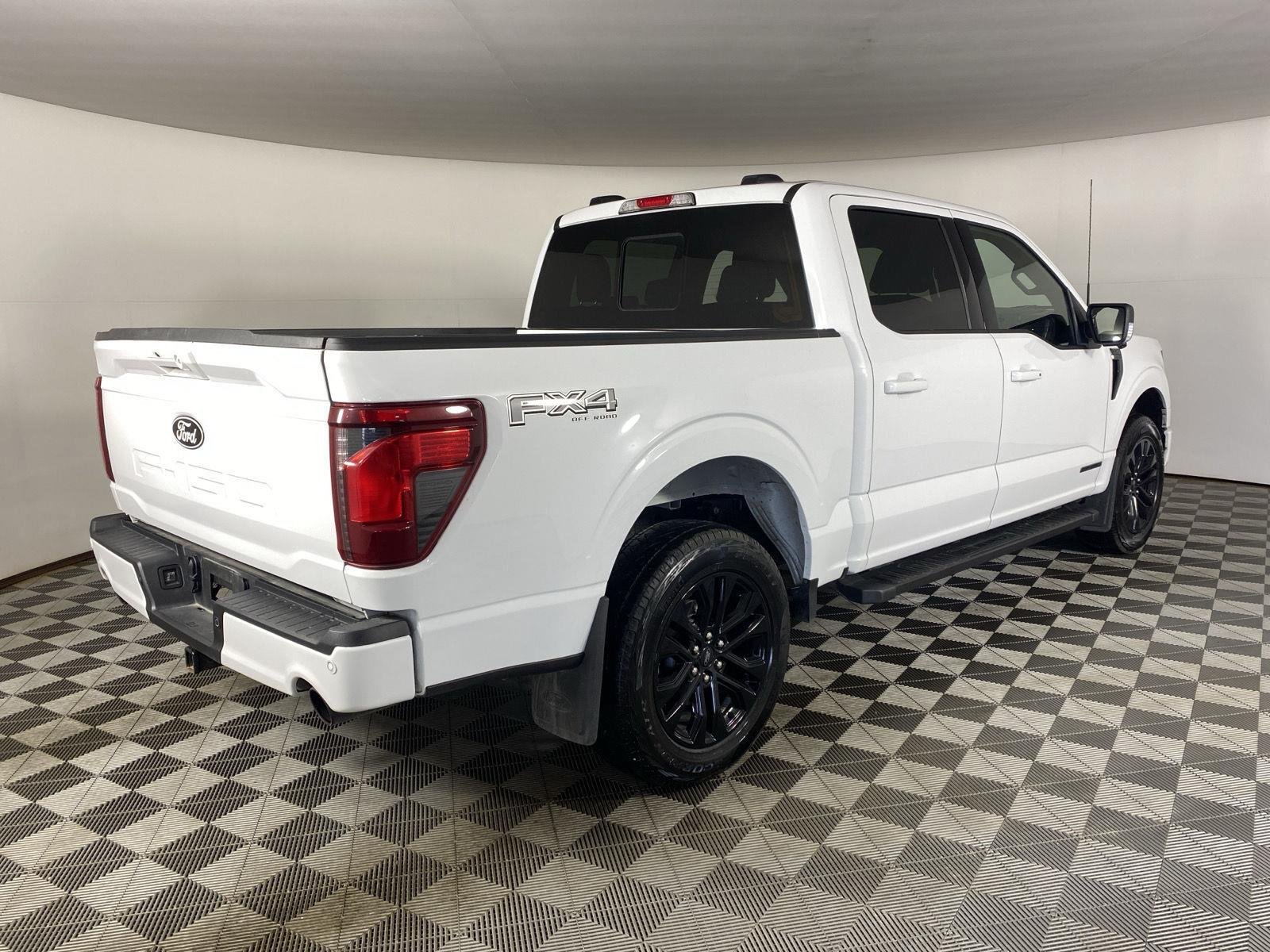 Used 2025 Oxford White Ford XLT image 10