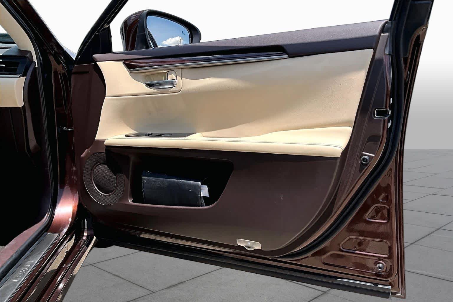Used 2016 Autumn Shimmer Lexus  image 23