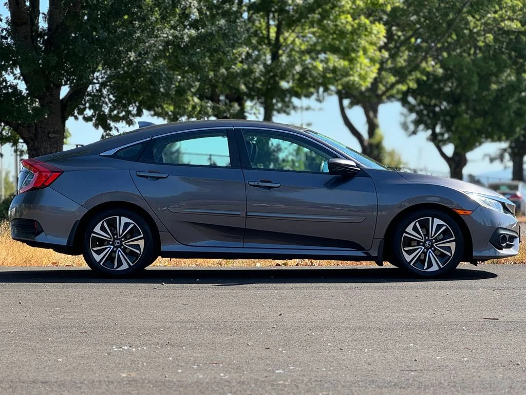Used 2016  Honda EX-T image 8
