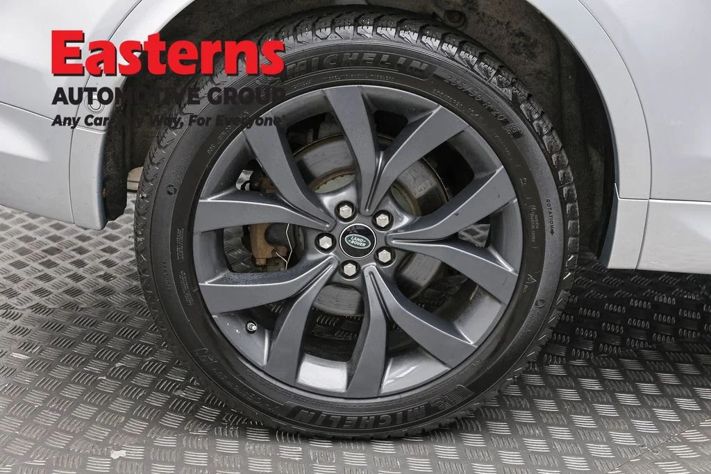 Used 2021 Gray Land Rover SE R-Dynamic image 33