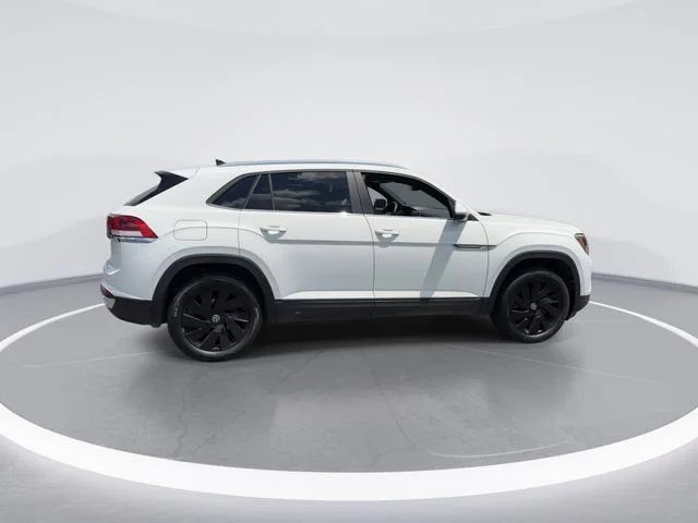 Used 2024 White Volkswagen 2.0T SE w/Technology image 9
