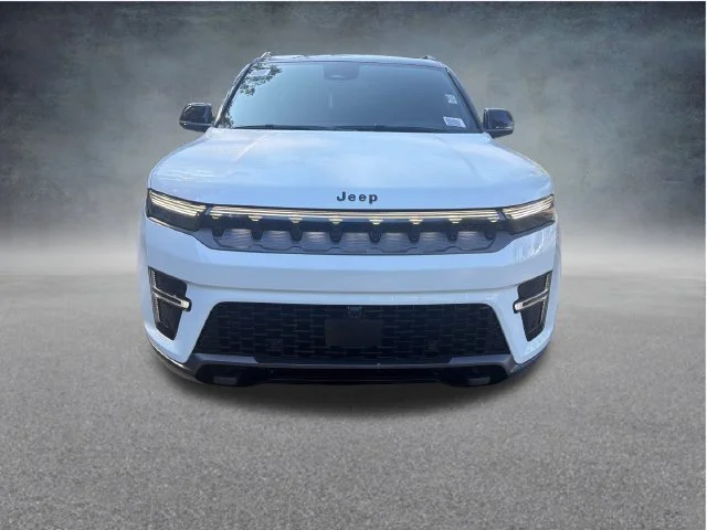 New 2027 Bright White Clear-Coat Paint Jeep Upland image 2