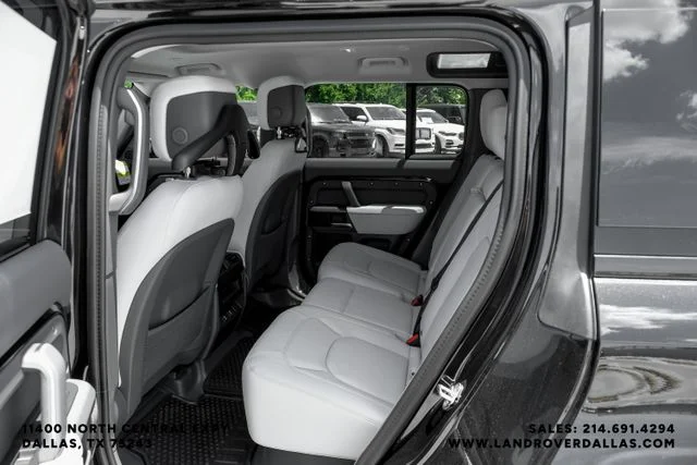 New 2026 Santorini Black Land Rover S image 45