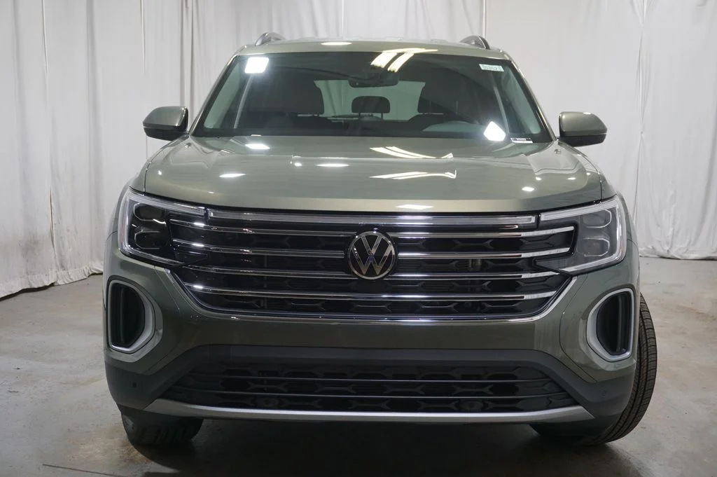 New 2026 Green Volkswagen 2.0T SE w/Technology image 5