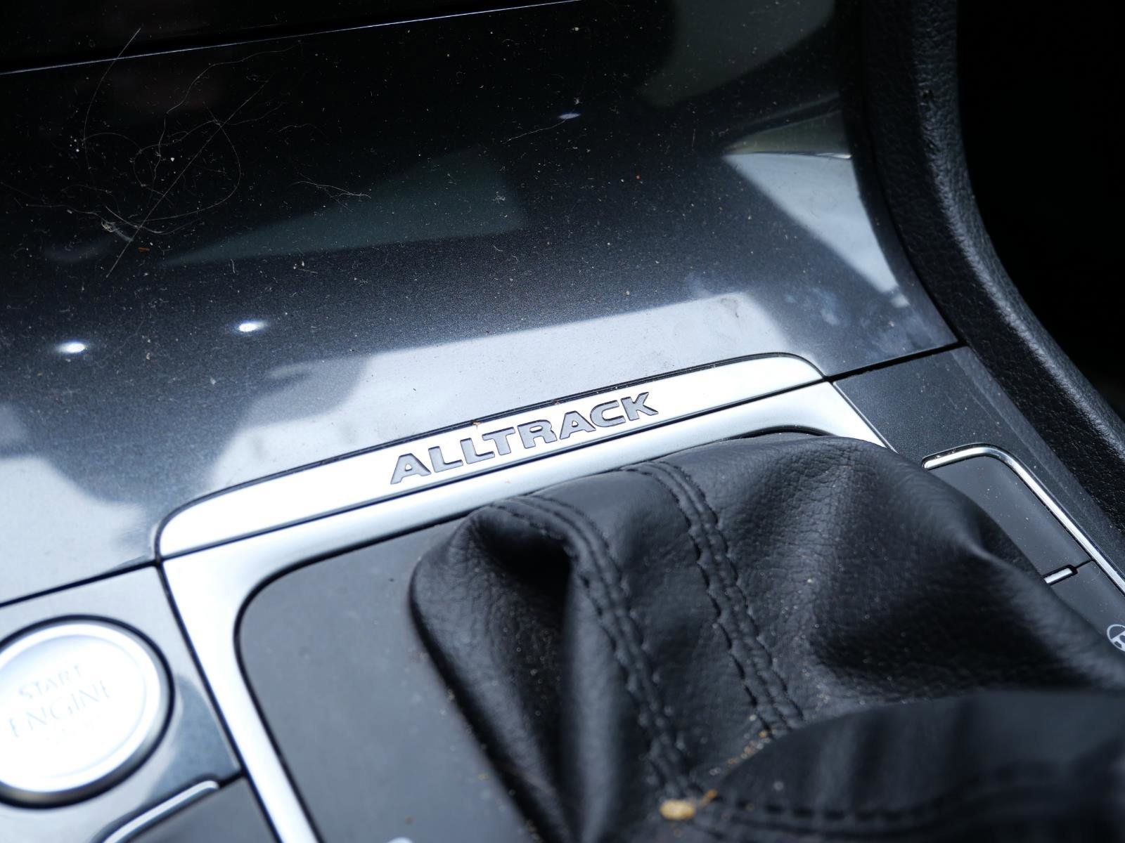 Used 2018  Volkswagen S image 19