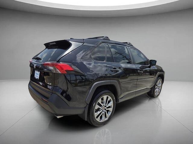 Used 2022 Midnight Black Metallic Toyota XLE Premium image 5