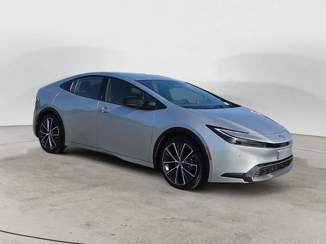 Used 2024  Toyota XLE image 3