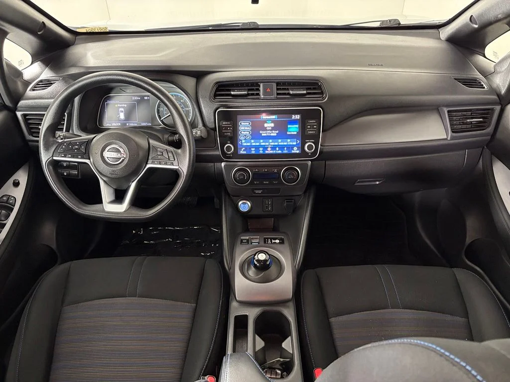 Used 2025 Silver Nissan S image 32