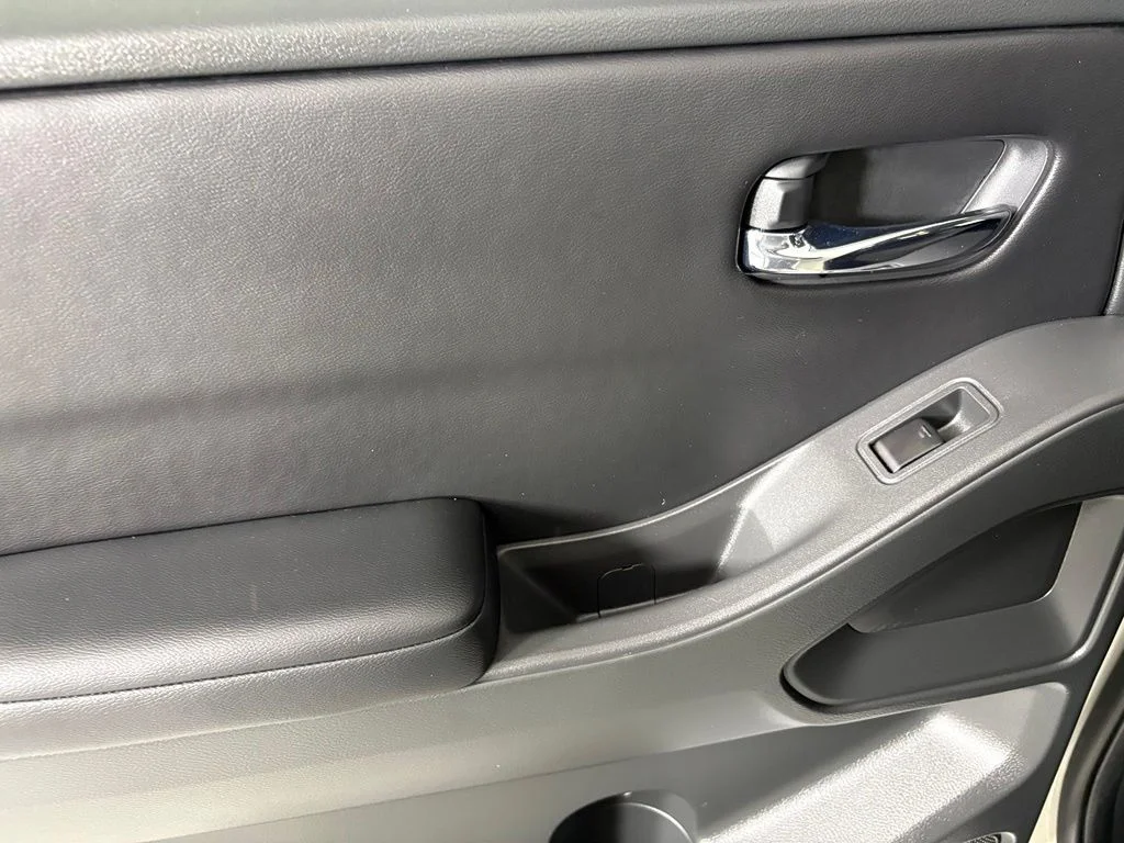 New 2026 Glacier White Nissan Crew Cab SV image 32