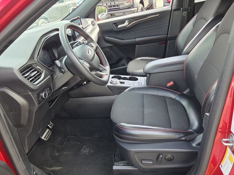 Used 2024 Rapid Red Metallic Tinted Clearcoat Ford ST-Line image 6