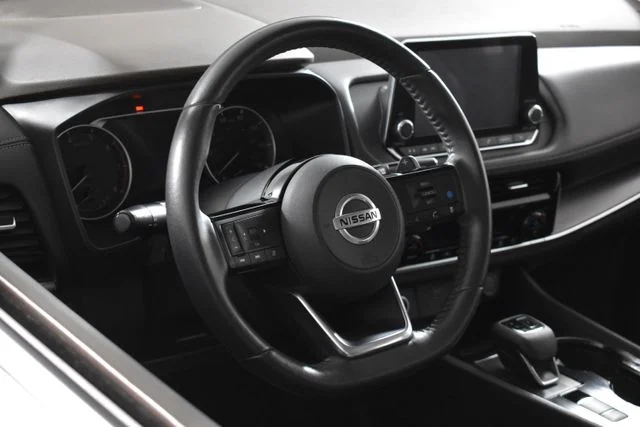 Used 2021 Gray Nissan SV image 22