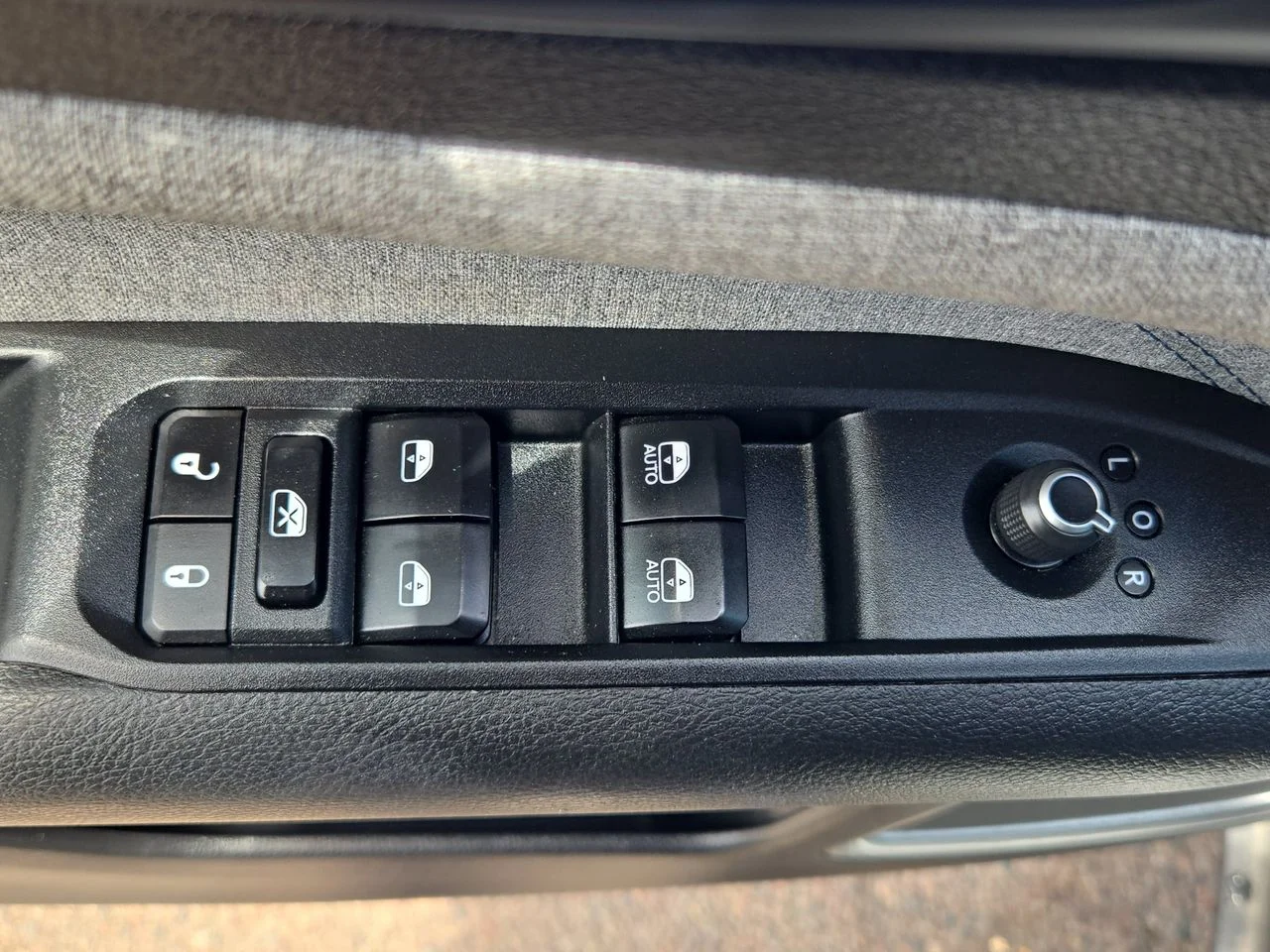 Used 2023 Bright White Clearcoat Jeep Latitude image 25