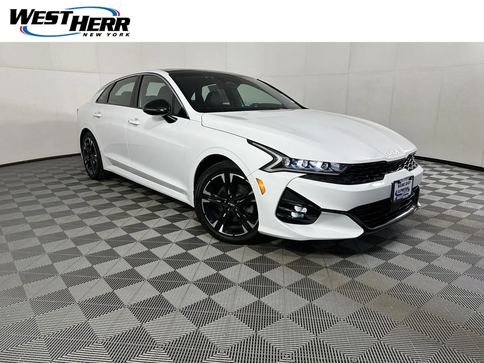Used 2023 Glacial White Pearl Kia GT-Line image 1