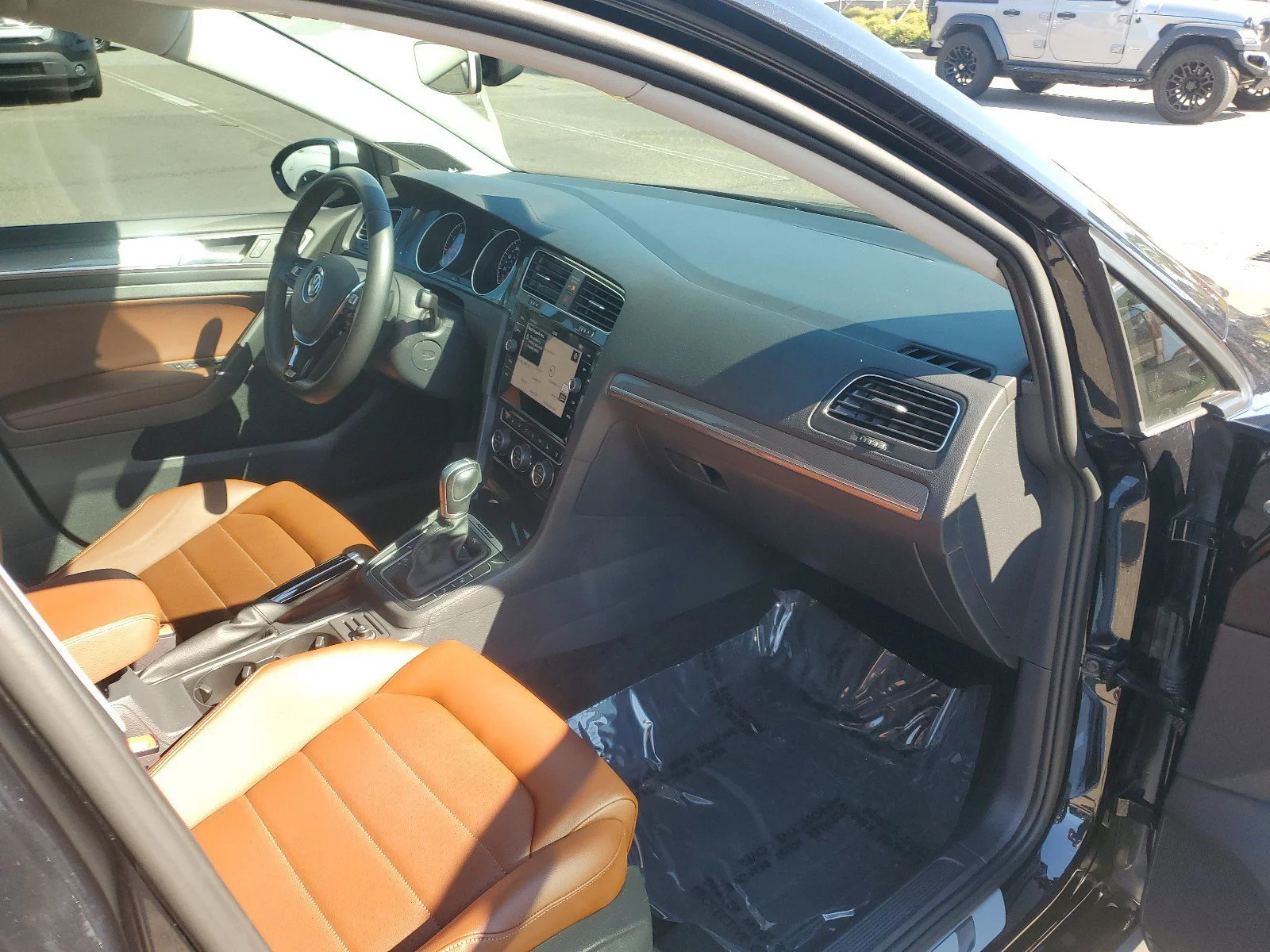 Used 2019  Volkswagen S image 30