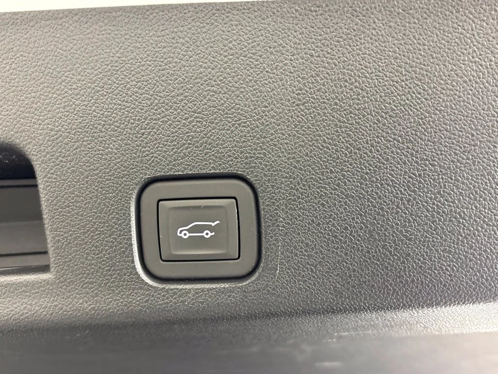 Used 2026 White GMC Elevation image 29