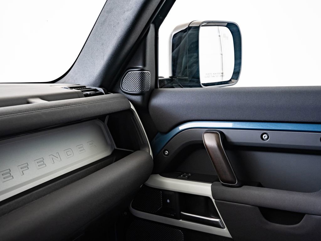 Used 2023 Tasman Blue Metallic Land Rover S image 40