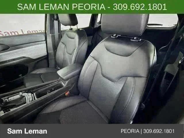 New 2026 Diamond Black Crystal Pearlcoat Jeep Latitude image 20