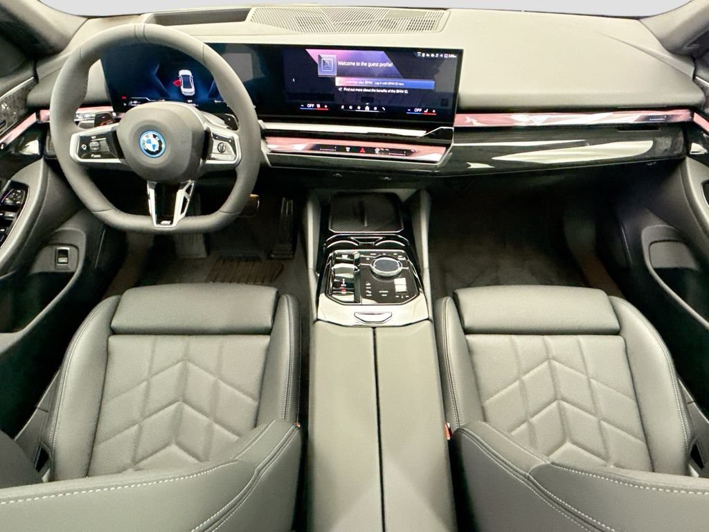 New 2027 White Metallic BMW 550e xDrive image 13