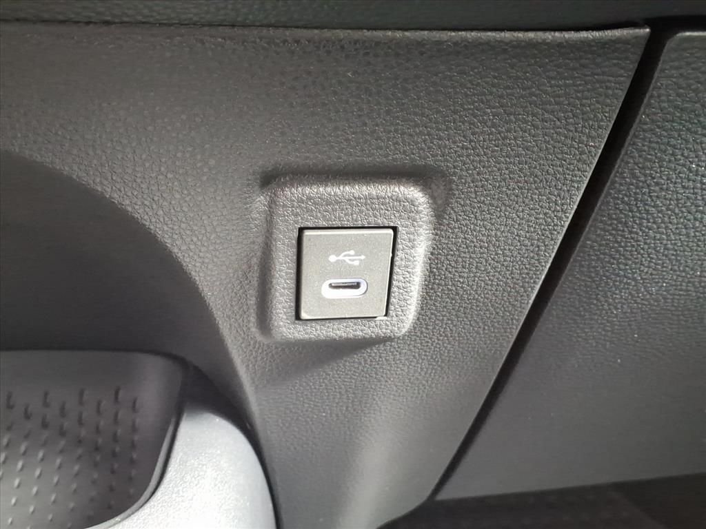 2026 Toyota Corolla LE - Photo 10